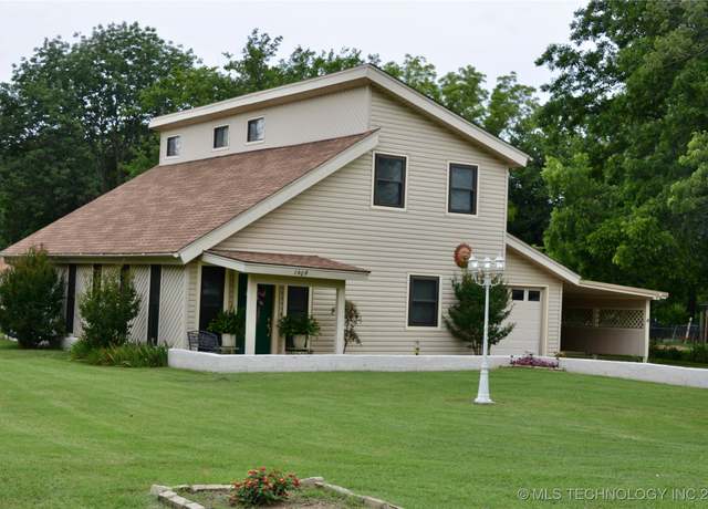 Property at 1409 N 5th St, Henryetta, OK 74437, 3 beds, 2 baths