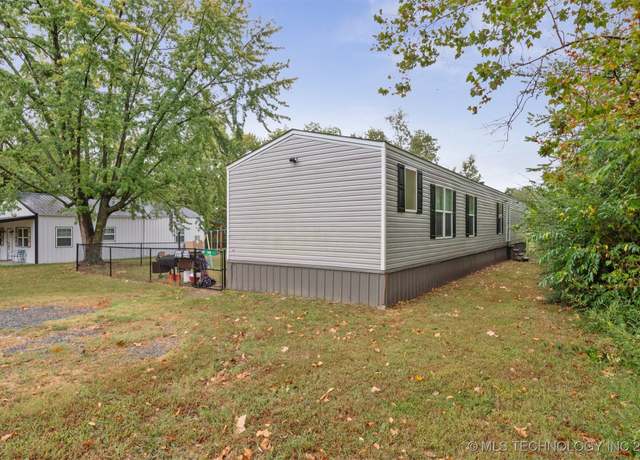 Property at 139 W Lakeview Ave, Langley, OK 74350, 3 beds, 2 baths
