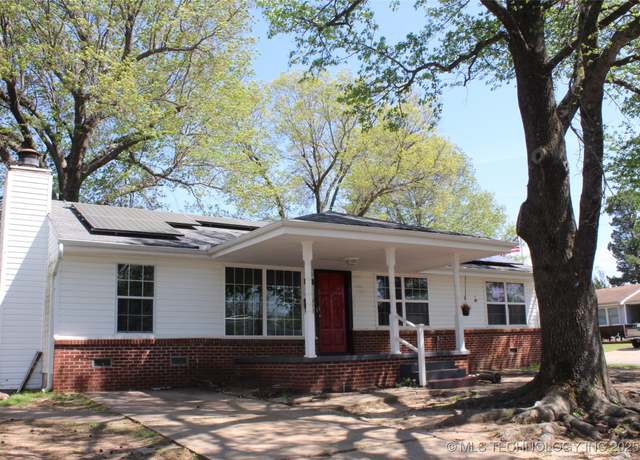 Property at 1965 S Scott St, Sapulpa, OK 74066, 4 beds, 2 baths