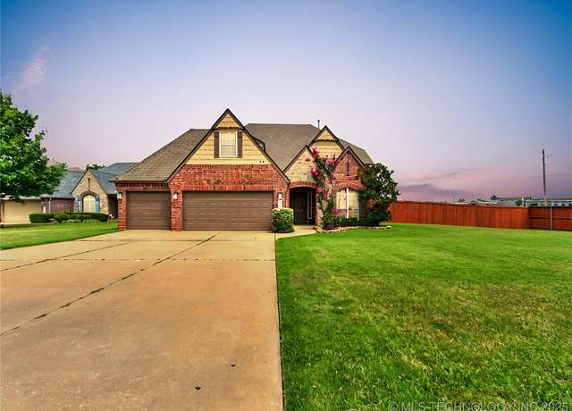 Property at 5033 S 165th EastAvenue, Tulsa, OK 74134, 4 beds, 3.5 baths