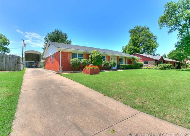 Property at 1752 E 57th St, Tulsa, OK 74105, 3 beds, 2 baths