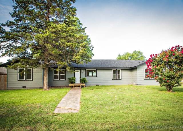 Property at 513 W Main St, Calera, OK 74730, 3 beds, 2 baths