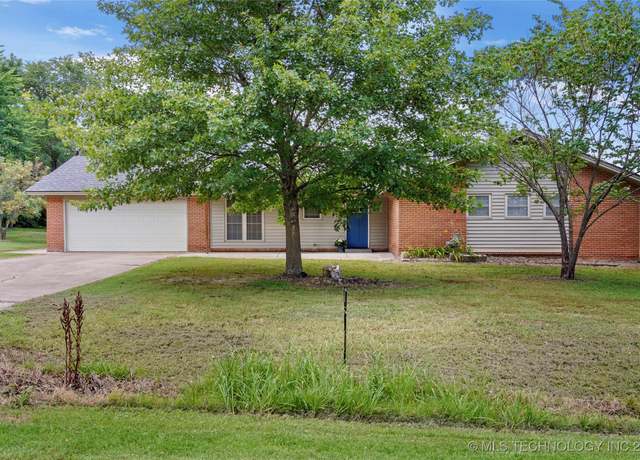 Property at 16211 E 109th St N, Owasso, OK 74055, 4 beds, 2 baths