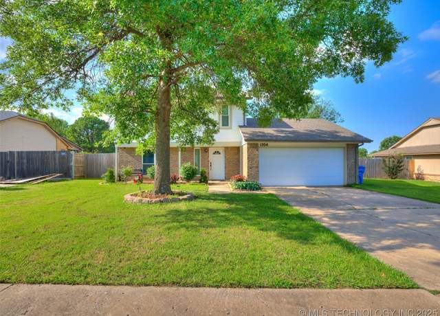 Property at 1304 W Kent St, Broken Arrow, OK 74012, 3 beds, 2.5 baths