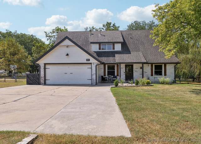 Property at 14744 E 74th St, Owasso, OK 74055, 4 beds, 2.5 baths