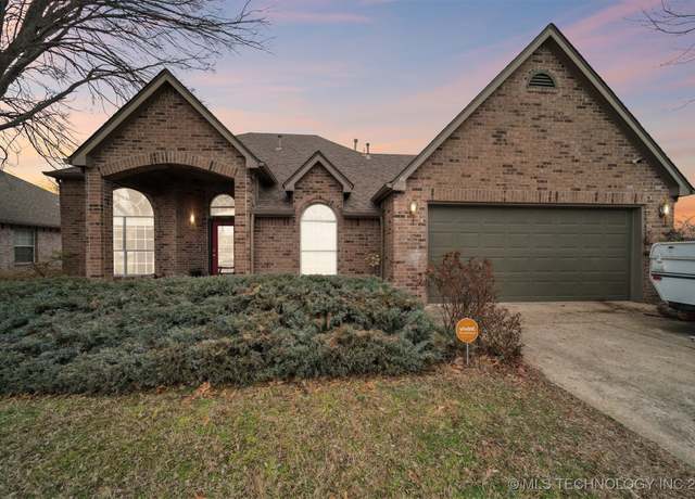 Property at 13001 E 88th St N, Owasso, OK 74055, 4 beds, 2 baths