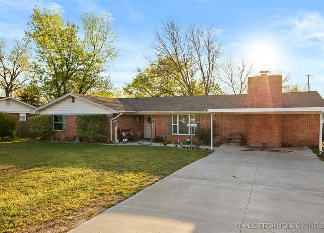 Property at 221 S Harvey, Ada, OK 74820, 4 beds, 1.5 baths