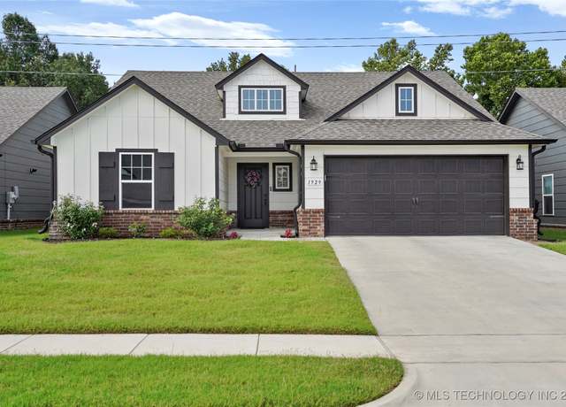 Property at 1929 E Winston St, Broken Arrow, OK 74011, 3 beds, 2 baths