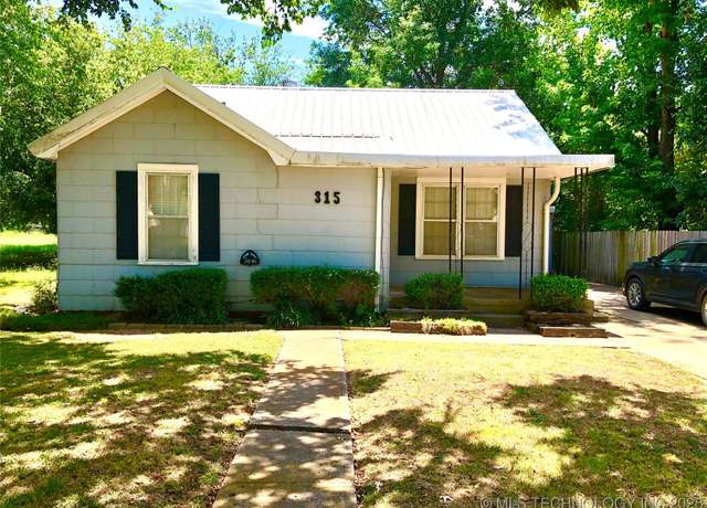 Property at 315 E 7th St, Cushing, OK 74023, 3 beds, 1 bath