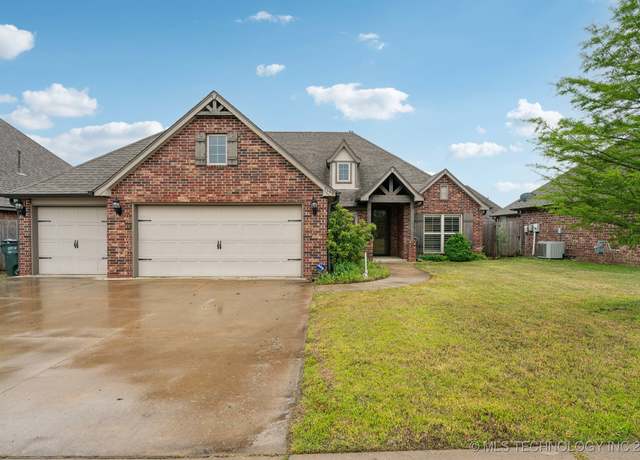 Property at 7508 E 83rd St, Owasso, OK 74055, 3 beds, 2 baths