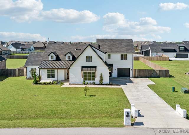 Property at 123 S 168th St, Glenpool, OK 74033, 4 beds, 4.5 baths