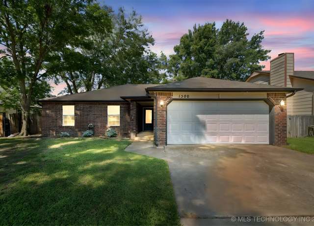 Property at 1500 N 24th St, Broken Arrow, OK 74014, 3 beds, 2 baths