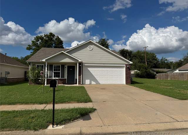 Property at 41 W Fairlane Ct, Sapulpa, OK 74066, 3 beds, 2 baths