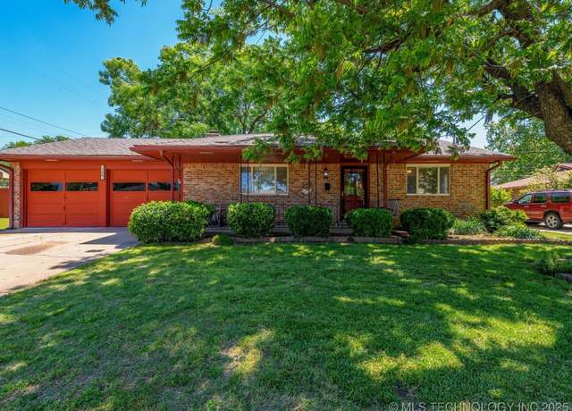 Property at 708 Crown Dr, Bartlesville, OK 74006, 3 beds, 2.5 baths