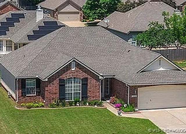 Property at 10205 E 114th Pl S, Bixby, OK 74008, 3 beds, 2 baths
