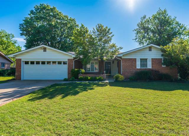 Property at 2305 S Hickory Pl, Broken Arrow, OK 74012, 4 beds, 2 baths