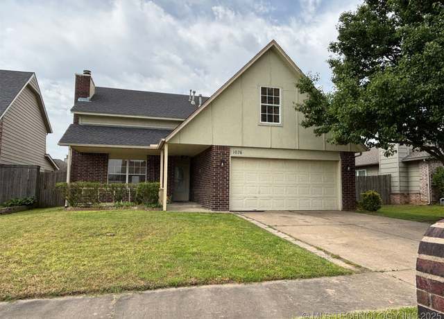 Property at 1076 E 132nd Pl, Glenpool, OK 74033, 5 beds, 2.5 baths