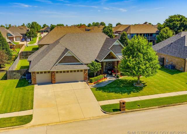 Property at 6220 Sawgrass Dr, Bartlesville, OK 74006, 5 beds, 3 baths