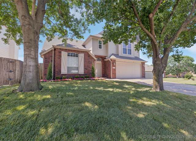 Property at 2817 W Oakland St, Broken Arrow, OK 74012, 4 beds, 2.5 baths