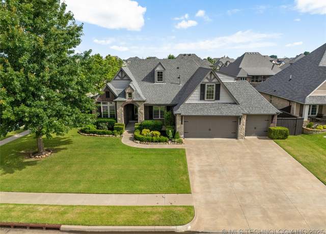 Property at 425 W 128th St S, Jenks, OK 74037, 4 beds, 3 baths
