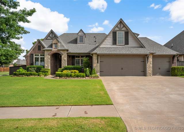 Property at 425 W 128th St S, Jenks, OK 74037, 4 beds, 3 baths