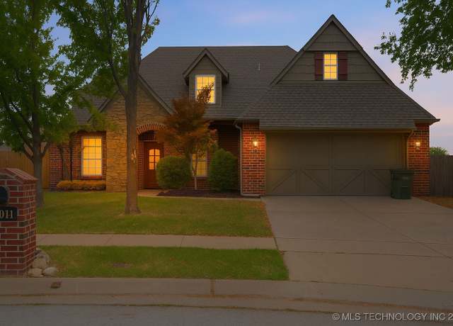 Property at 14011 E 90th St, Owasso, OK 74055, 4 beds, 3 baths