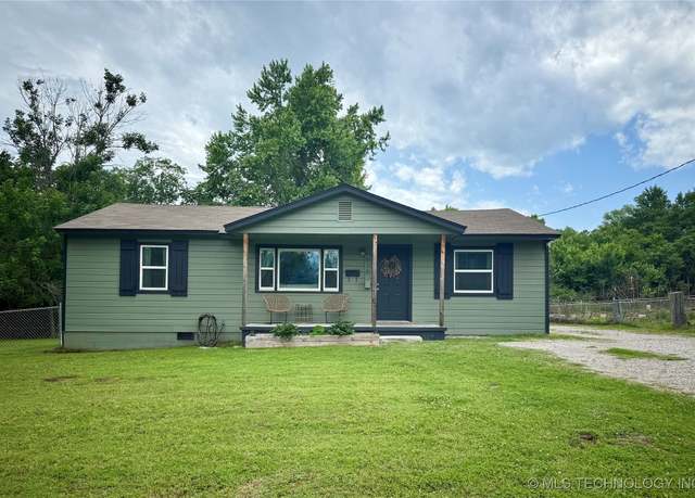 Property at 618 N 15th St, Collinsville, OK 74021, 3 beds, 1.5 baths