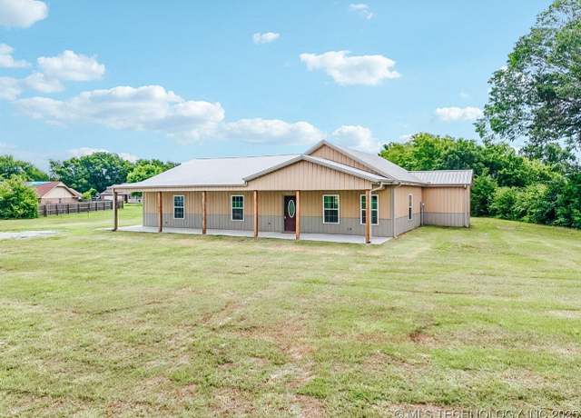Property at 1102 W Main St, Beggs, OK 74421, 3 beds, 2 baths