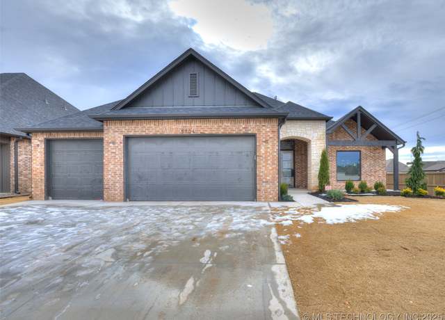 Property at 5704 E 126th St S, Bixby, OK 74008, 4 beds, 3.5 baths