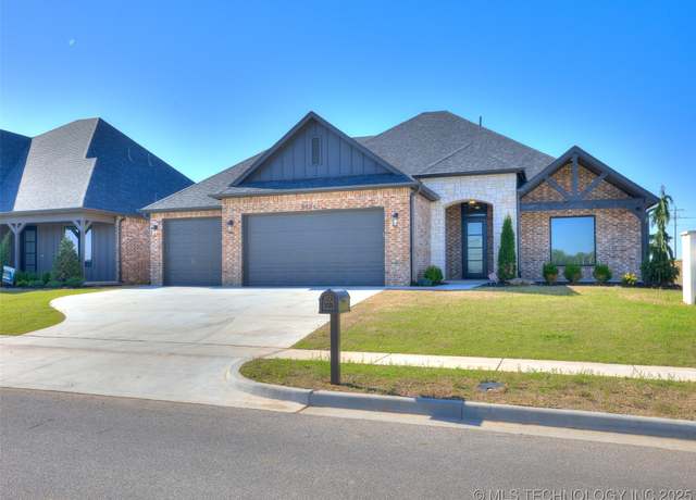 Property at 5704 E 126th St S, Bixby, OK 74008, 4 beds, 3.5 baths