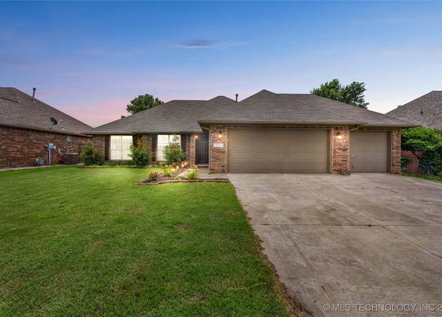 Property at 19714 E 44th Pl, Broken Arrow, OK 74014, 3 beds, 2 baths