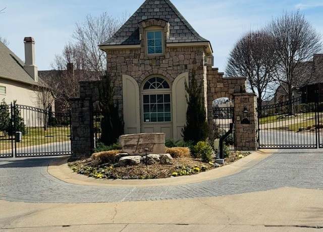 Property at 5816 W Orlando Cir, Broken Arrow, OK 74011, 3 beds, 3.5 baths