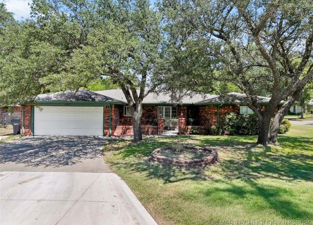 Property at 405 4th NW, Ardmore, OK 73401, 3 beds, 3 baths