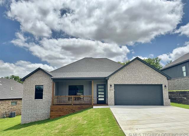 Property at 574 Woodlands Dr, Tahlequah, OK 74464, 4 beds, 2 baths