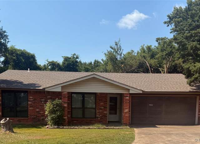 Property at 2209 S 26th Pl, Muskogee, OK 74401, 3 beds, 2 baths
