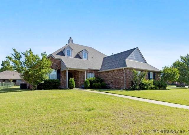 Property at 2000 W Vail St, Broken Arrow, OK 74012, 4 beds, 3 baths