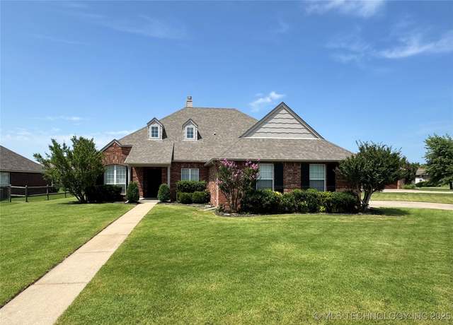 Property at 2000 W Vail St, Broken Arrow, OK 74012, 4 beds, 3 baths