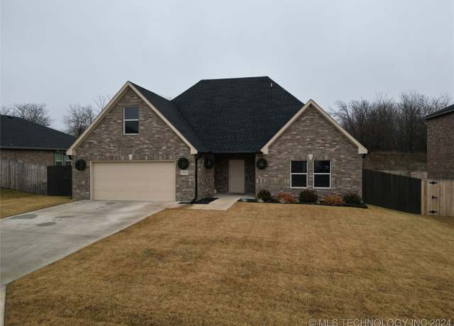 Property at 1042 Indian Plains Rd, Ardmore, OK 73401, 3 beds, 2.5 baths