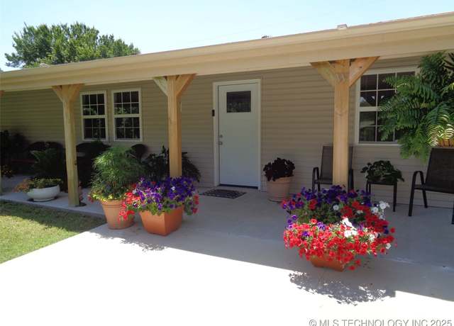 Property at 419124 E 1144 Rd, Checotah, OK 74426, 3 beds, 2 baths