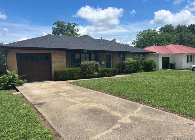 Property at 1000 E 6th St S, Ada, OK 74820, 3 beds, 1 bath