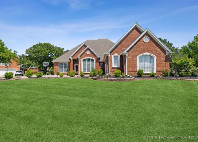 Property at 1631 Augusta, Ada, OK 74820, 3 beds, 2.5 baths