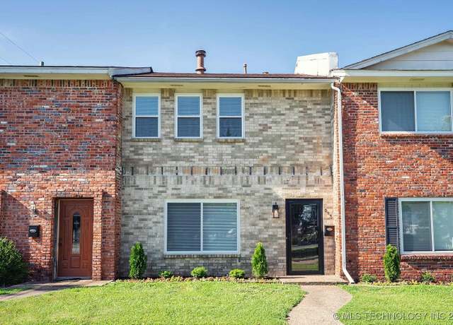 Property at 215 W 8th St, Bartlesville, OK 74003, 2 beds, 2.5 baths