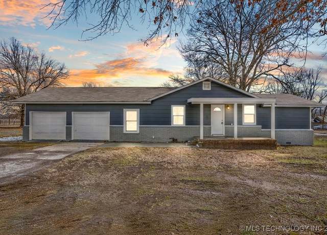 Property at 25013 S Oak St, Claremore, OK 74019, 3 beds, 2 baths