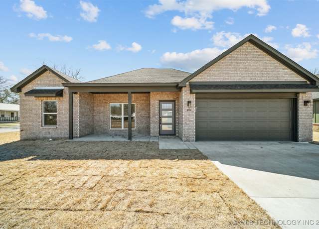 Property at 400 W 7th St, Dewey, OK 74029, 4 beds, 2 baths