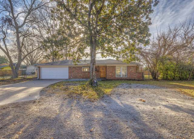 Property at 1728 E 53rd St, Tulsa, OK 74105, 3 beds, 2 baths