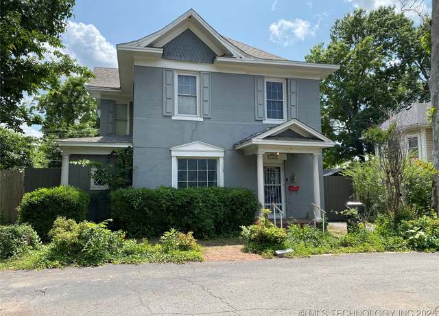 Property at 1501 E Okmulgee St, Muskogee, OK 74403, 3 beds, 2.5 baths