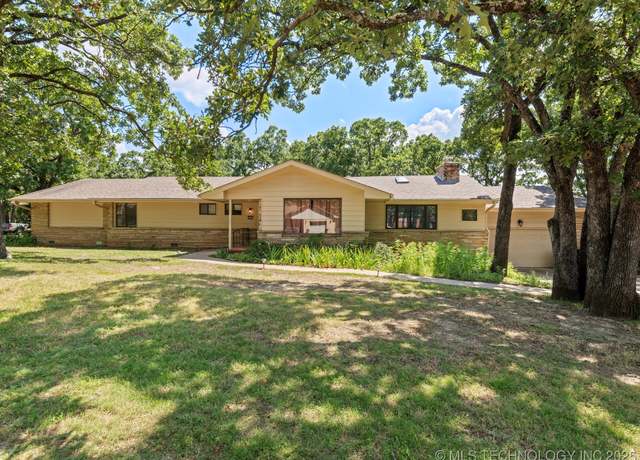 Property at 3321 Woodland Rd, Bartlesville, OK 74006, 4 beds, 3 baths