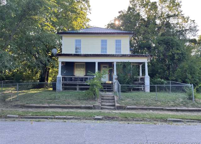 Property at 707 S 21st St, Muskogee, OK 74401, 5 beds, 2 baths