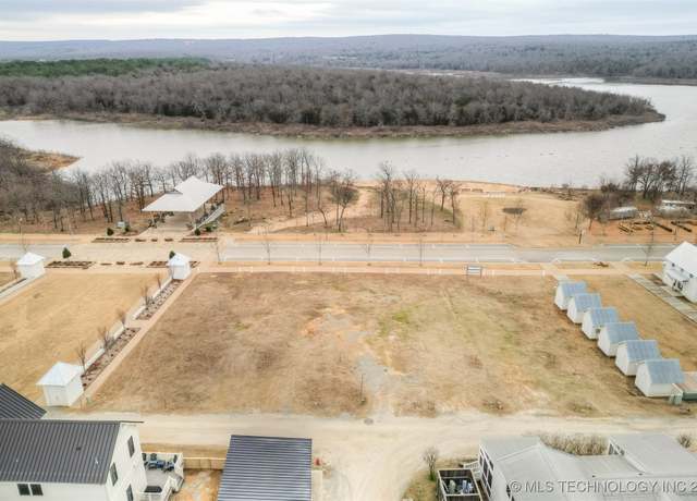 Property at 43 Water St, Carlton Landing, OK 74432