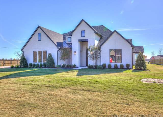 Property at 4814 E 179th Pl, Bixby, OK 74008, 3 beds, 2.5 baths